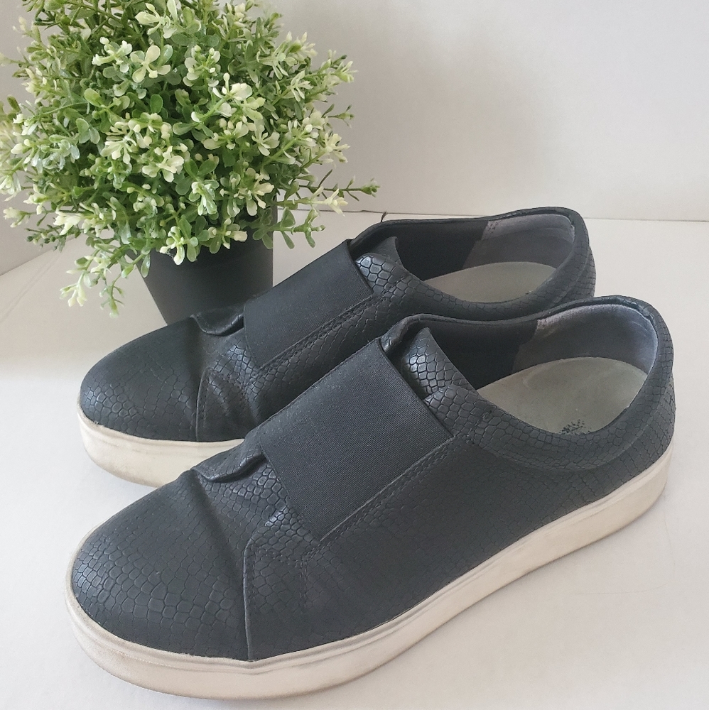 Dr. Scholls sneakers